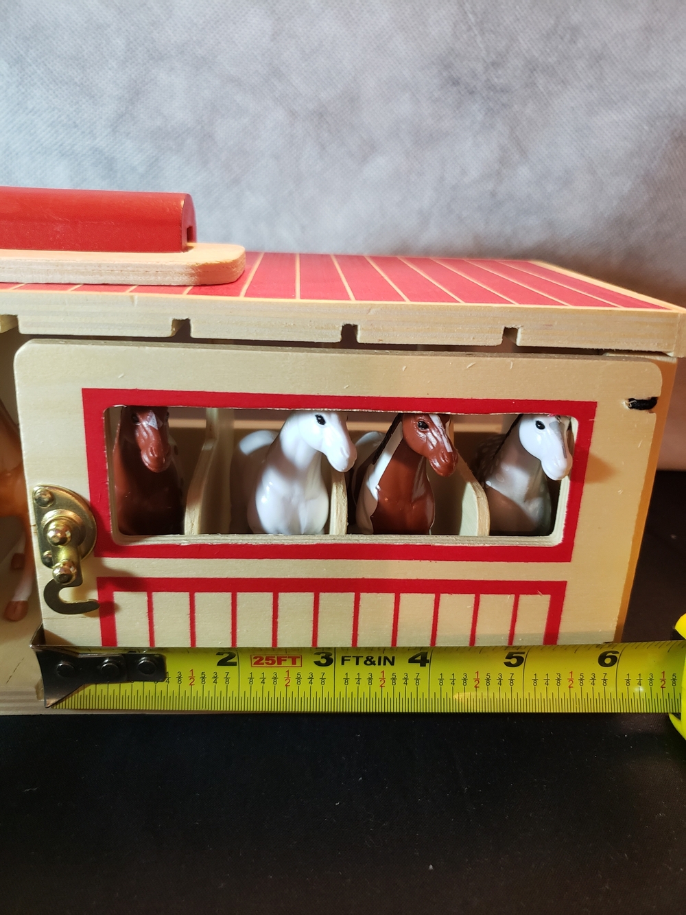 Melissa and Doug Take Along Show Horse Stable with 8 Horses and Stable